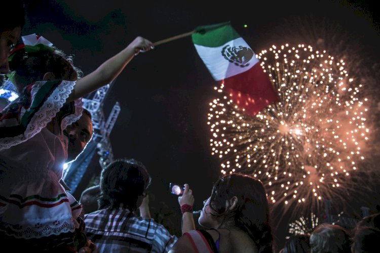 ¡VIVA MEXICO!  Grito de la independencia de mexico.